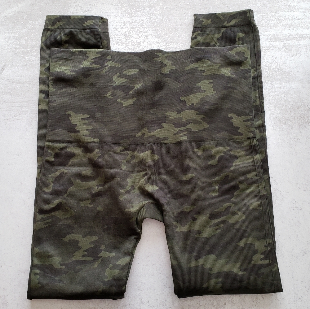 SPANX High Rise Seamless Camo Leggings Army Green SZ 1X - Picture 2 of 4